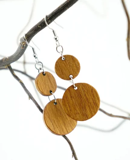 Geometrisches Duo: Doppelte Kreise – Handgefertigte Ohrringe aus gedämpfter Robinie