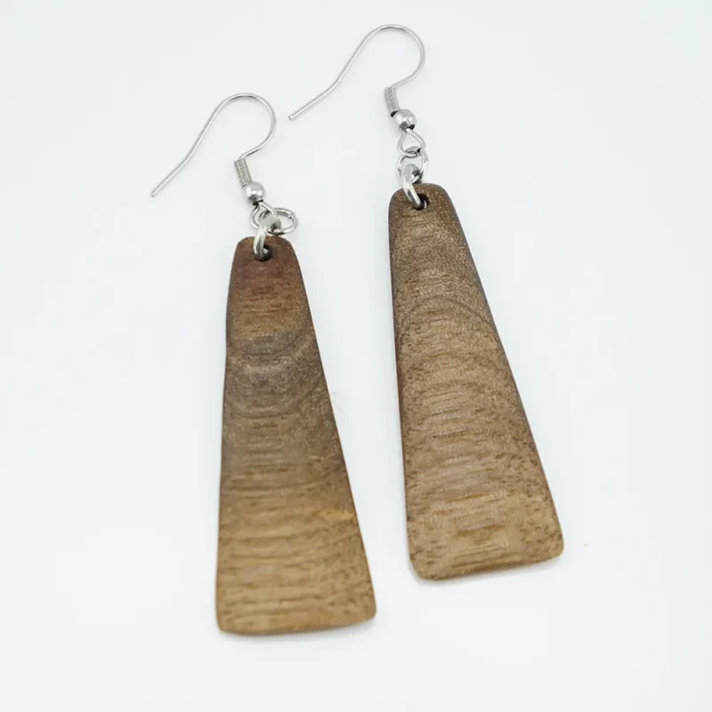 minimalistisches design: trapez ohrringe aus walnussholz