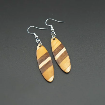 Geometrisches Trio: Gestreifte Ellipse – Handgefertigte Ohrringe aus Ahorn, Kirsche & Nussbaum