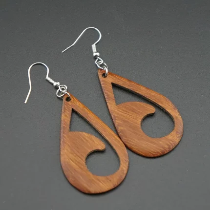 malerischer tropfen: wellen ornament – handgefertigte ohrringe