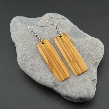 schmales olivenholz rechteck – ohrringe mit goldener streifenmaserung