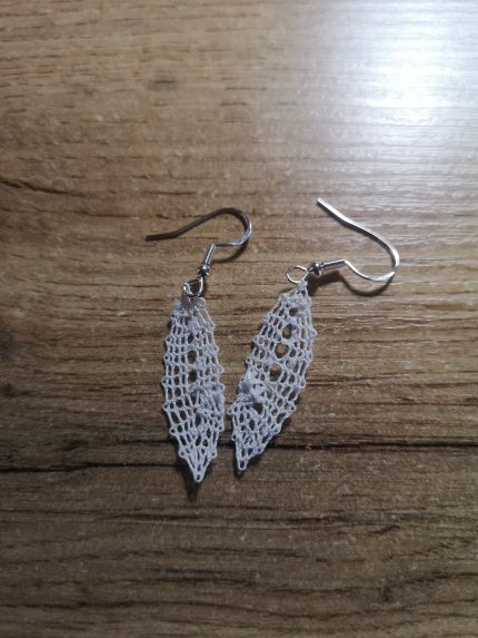 goldene spitzen ohrringe handgemacht, filigrane klöppelspitze, runde statement ohrringe, eleganter damenschmuck copy